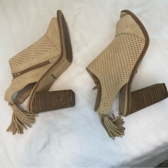 Gianni Bini Leather Suede Tan Tassel Cut Out Western Peep Toe Heel Shoe SZ 10M - Picture 6 of 14